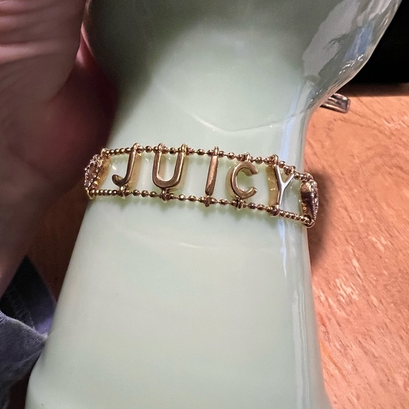 Vintage Juicy Couture gold tone bracelet with dual chains connected by Juicy. - Picture 6 of 9